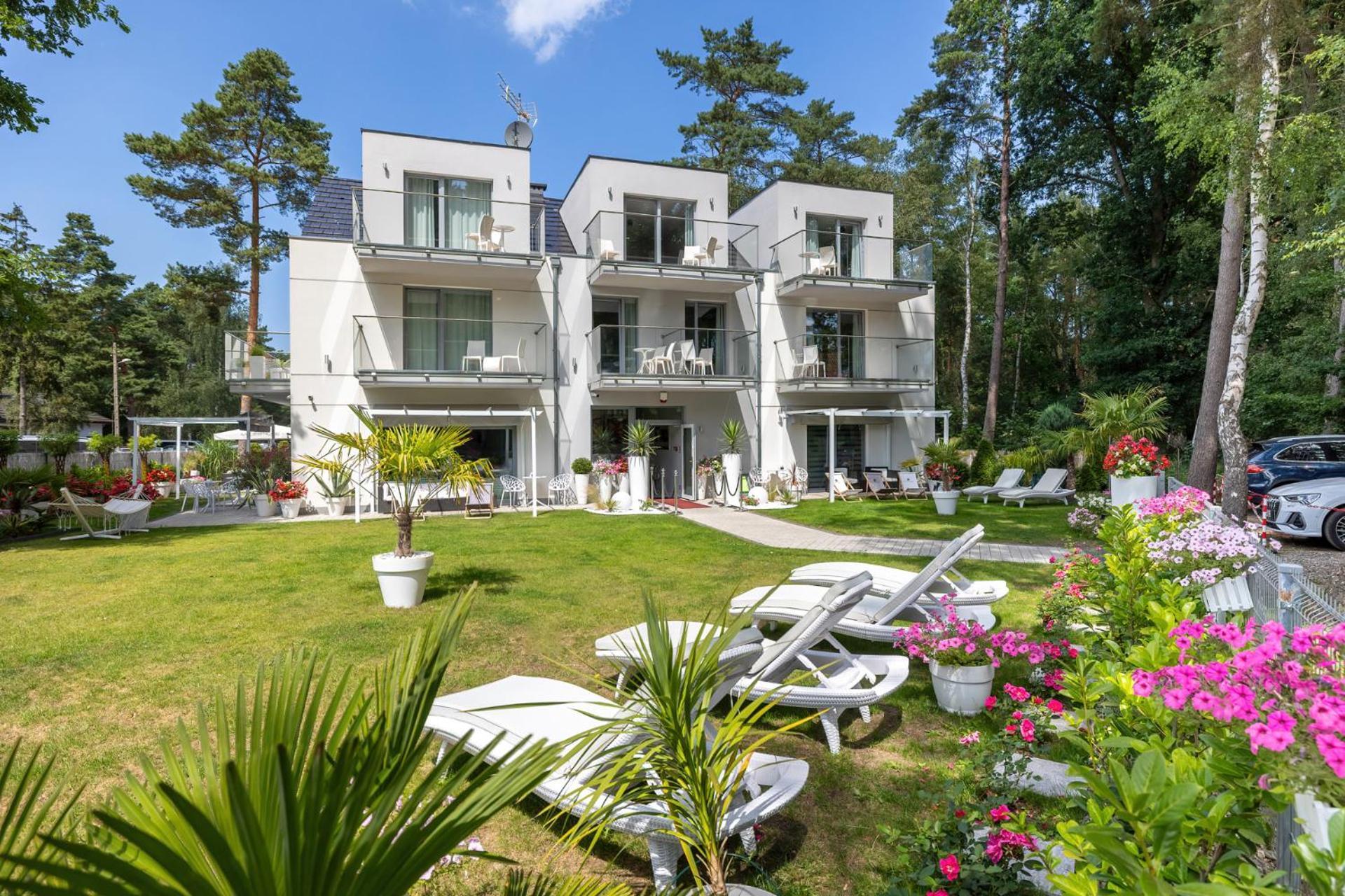 Majestique Hotel Pobierowo Buitenkant foto
